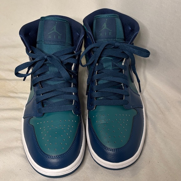 Air Jordan 1 Mid Women's Basketball Shoes Sneakers Size 8.5 - Picture 3 of 7